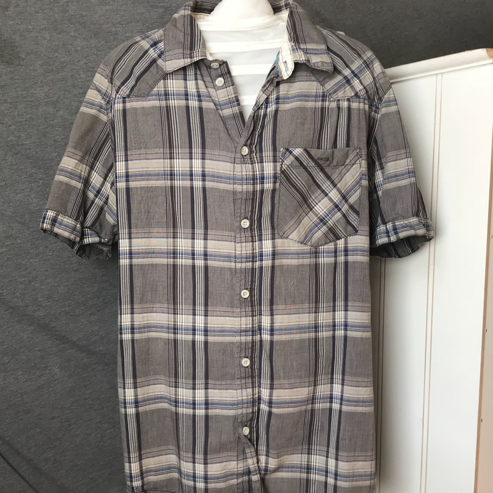 H&M gray plaid short sleeve button down shirt